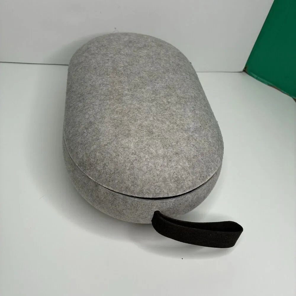 Meta Oculus Quest 2 (3010036901) Carrying Case Only for Lightweight, Portable